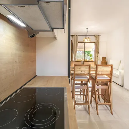 Case de vacanță Iconic Marevia Beachfront *